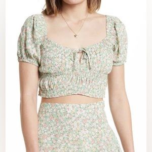 🌸 NWT! Elodie Green Floral Crop Top